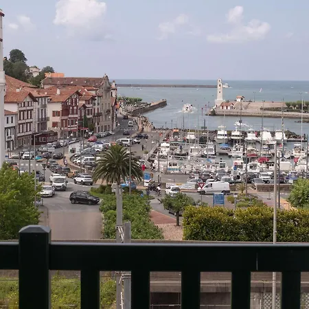 Ibis Saint-jean-de-luz 씨부르