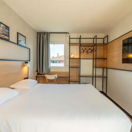 圣让德吕兹锡布尔宜必思酒店 3*