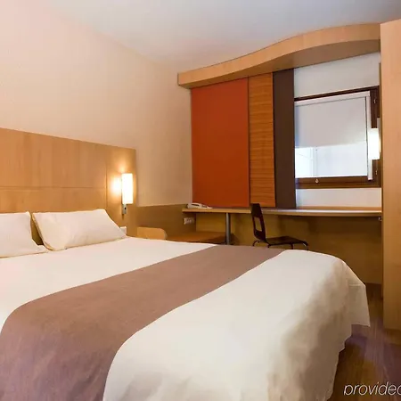 Ibis Saint-jean-de-luz 씨부르