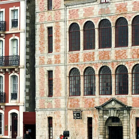 圣让德吕兹锡布尔宜必思酒店 3*